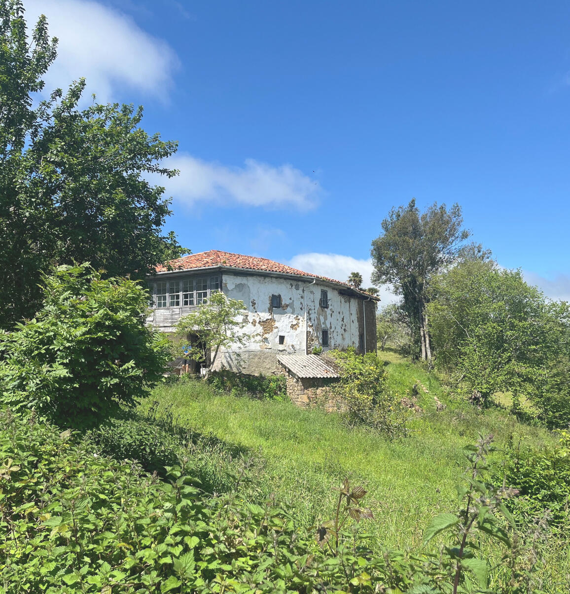 foto van mij en lukas voor het huis